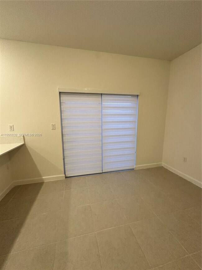 Foto del edificio - $2,499 2889 SE 25rd