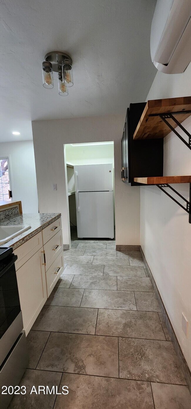 Building Photo - 350 Los Altos Dr