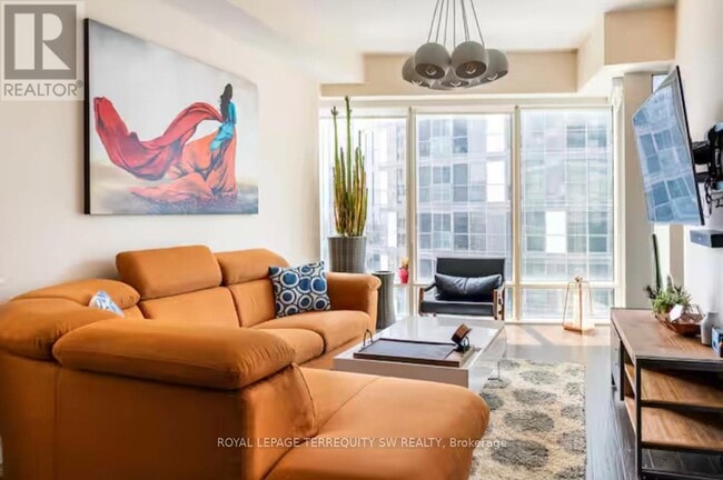 Building Photo - 8 The Esplanade