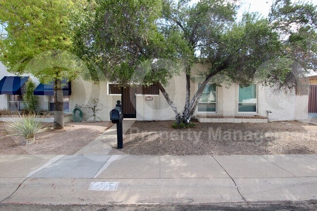 Foto del edificio - 3705 S Dennis Dr