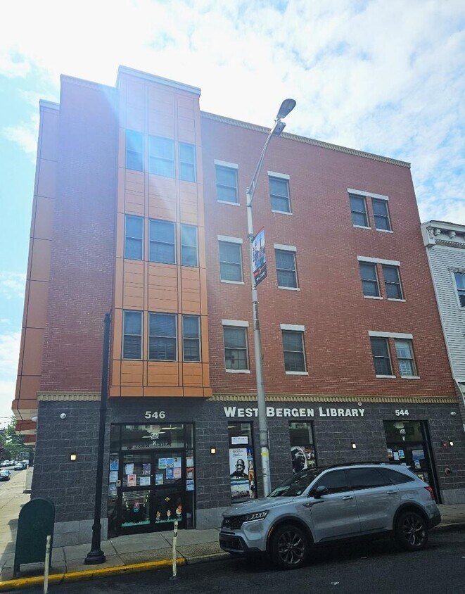 Primary Photo - 546 West Side Ave