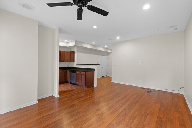 Building Photo - 7717 N Marshfield Ave