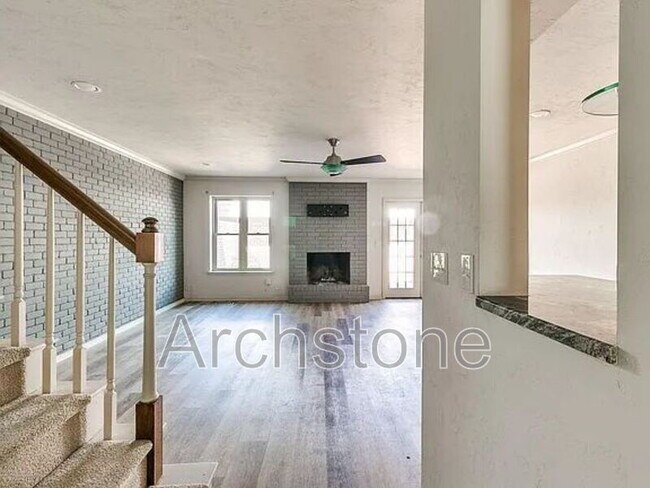 Foto del edificio - 3063 W Wilshire Blvd