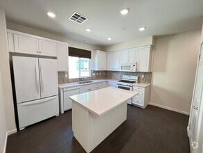 Building Photo - 383 Mission Villas Rd