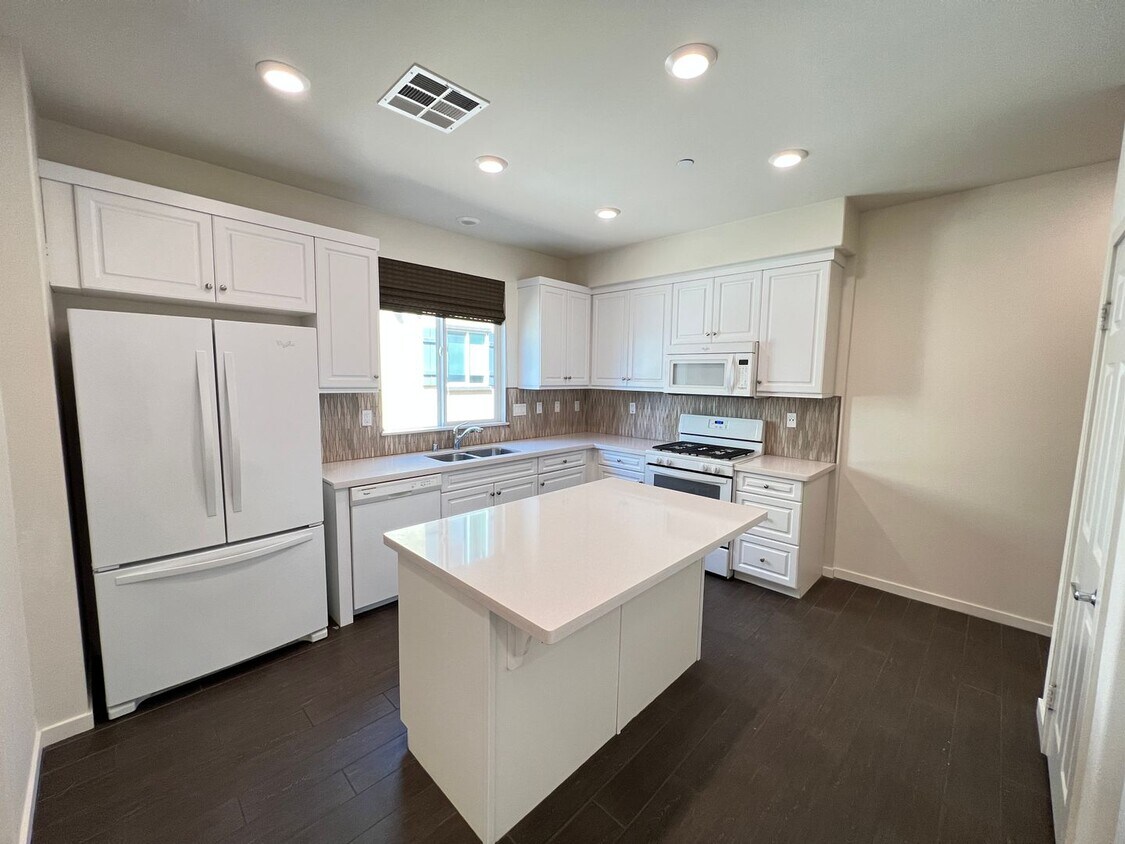 Foto principal - Stylish 2 Bedroom 2.5 Bath Townhouse in Sa...