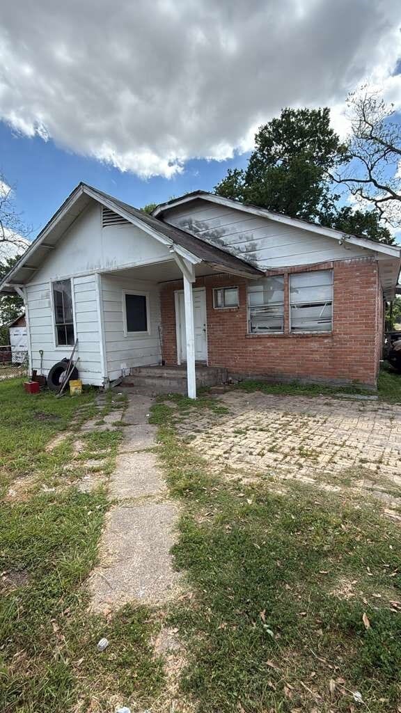 Building Photo - 7933 Brays St