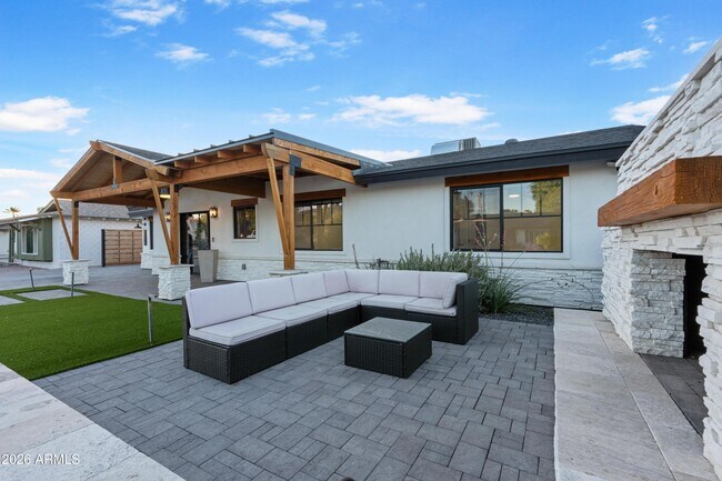 Foto del edificio - 8614 E Highland Ave
