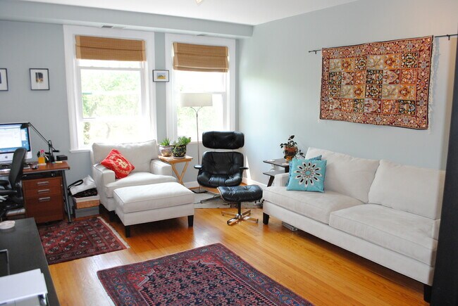 Foto del edificio - 1615 Kenyon St NW Apt. 49