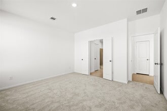 Building Photo - 823 Heaven Dr