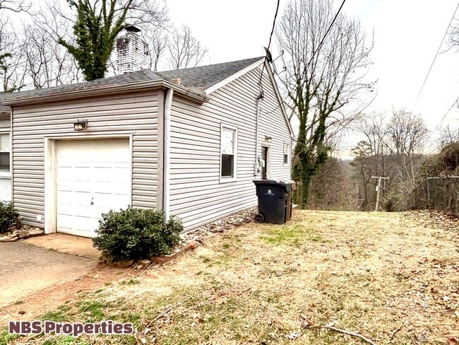 Building Photo - 602 Lookout Ct SE