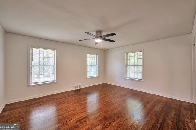 Foto del edificio - 1332 Willis Mill Rd SW