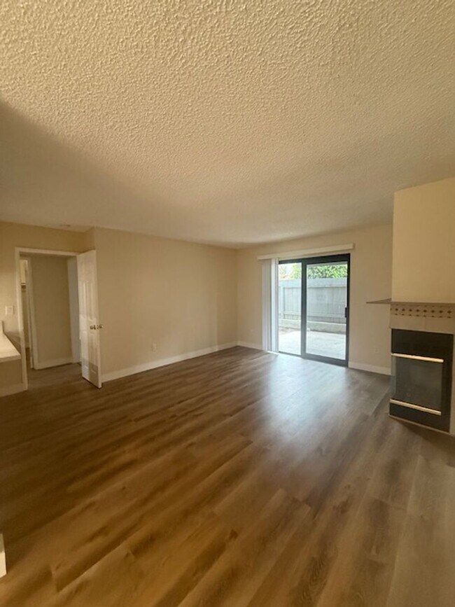 Foto del edificio - Gorgeous fully remodeled condominium
