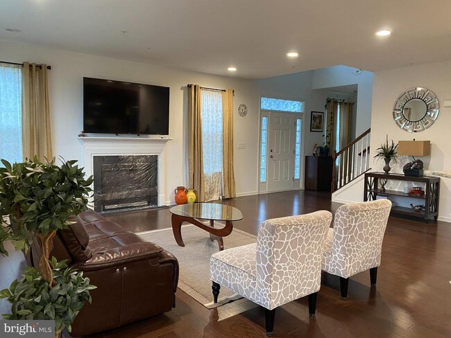 Foto del edificio - 242 Fairfield Cir W