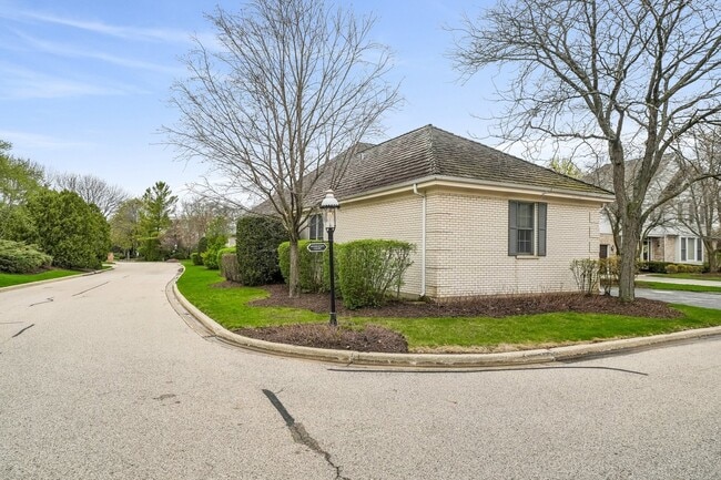 Building Photo - 5 Middlesex Ct