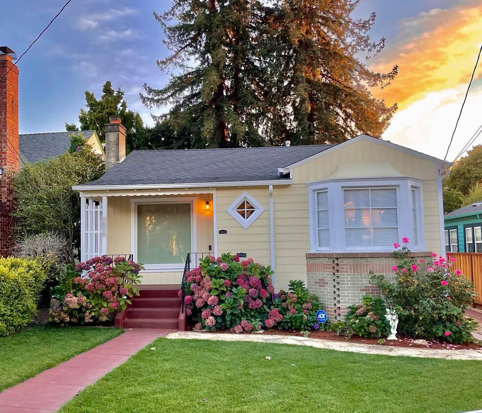 Primary Photo - 7615 Valentine St