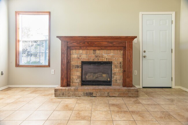 Building Photo - 10545 Bay Tree Dr