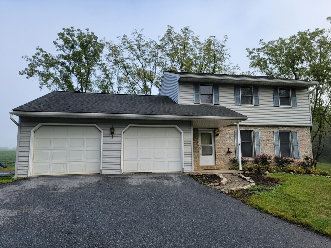 Primary Photo - 105 Deck Rd