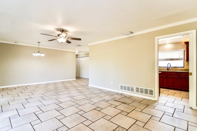 Building Photo - 1940 Ripon Dr