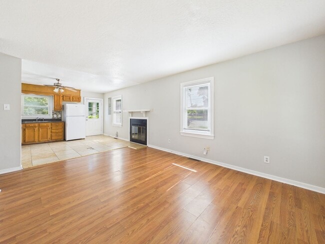 Building Photo - 835 Winnetka Ave
