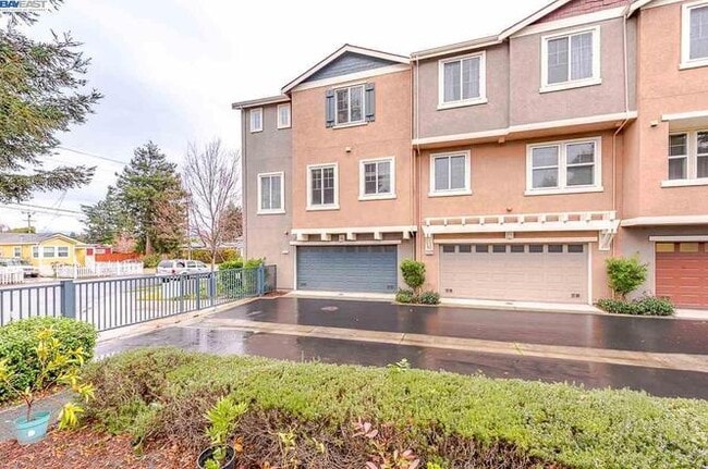 Building Photo - 37421 Glenbrook Ter