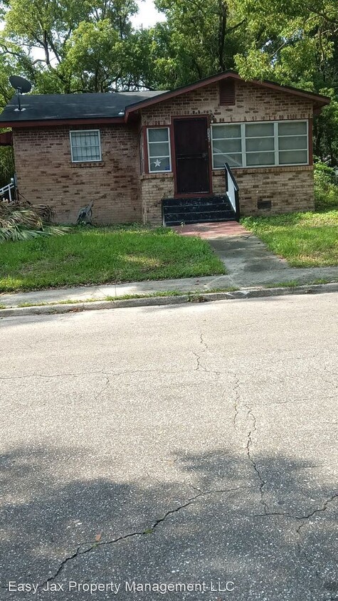 Foto principal - 2 br, 1 bath House - 2326 McQuade St.