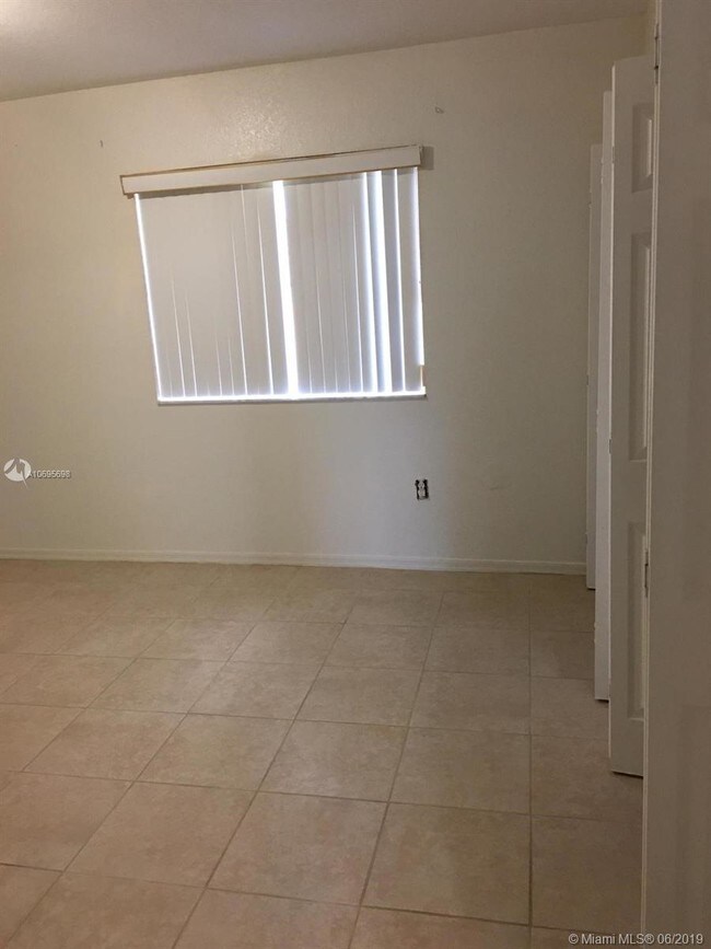 Foto del edificio - 681 SW 7th St