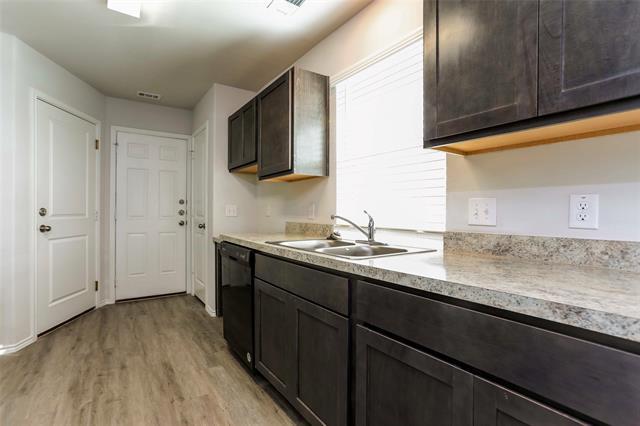 Foto del edificio - 5557 Eagle Point Dr