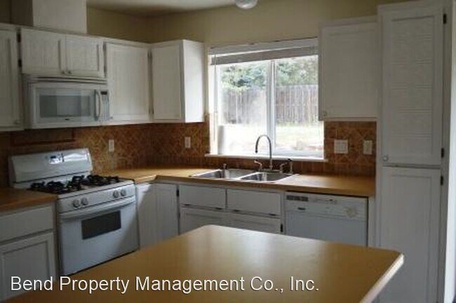 Foto del edificio - 3 br, 2.5 bath House - 20773 Liberty Lane