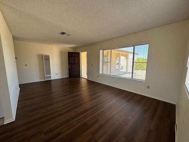 Foto del edificio - Welcome to this 2 bedroom 1 bath home!