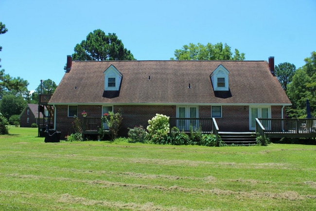 Building Photo - 102 Apple Ln
