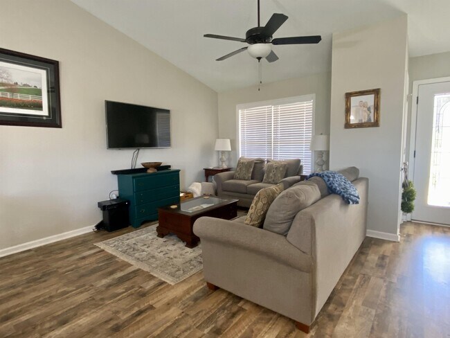 Foto del edificio - 763 Fern Hill St