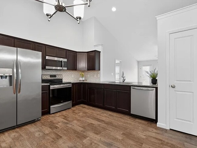 Building Photo - 3272 Maitland Dr