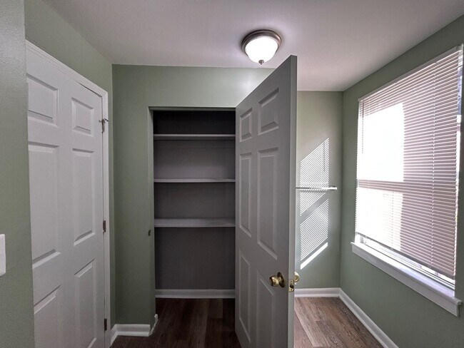 Foto del edificio - Baltimore - 3 Bedrooms and 1 bath Available!