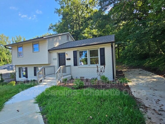 Building Photo - 3121 Revolution Pk Dr