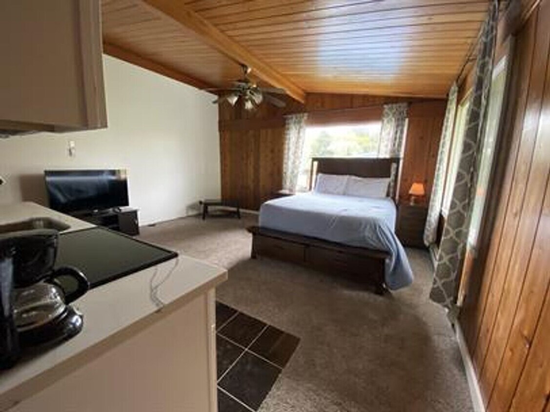 Foto del edificio - Small Studio Condo, Partially Furnished, Located in Town!