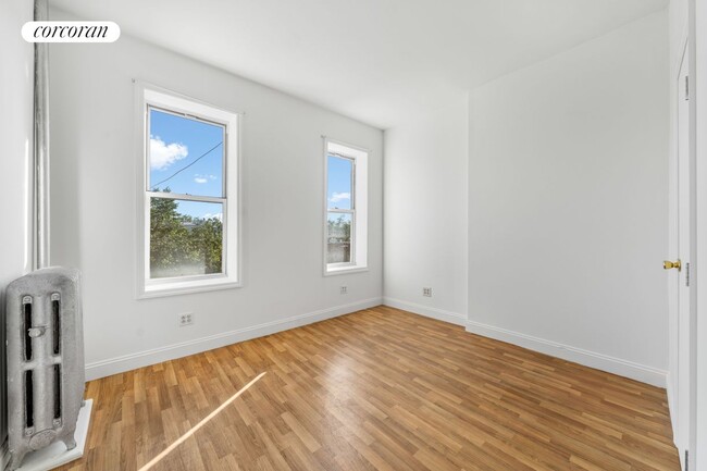 Building Photo - 455 42nd St