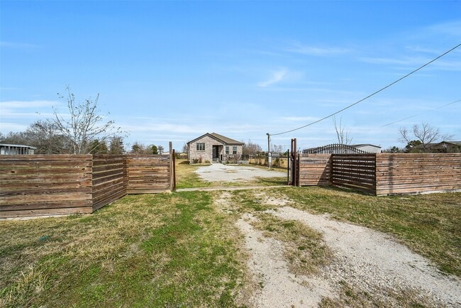 Building Photo - 1025 Arizona Dr