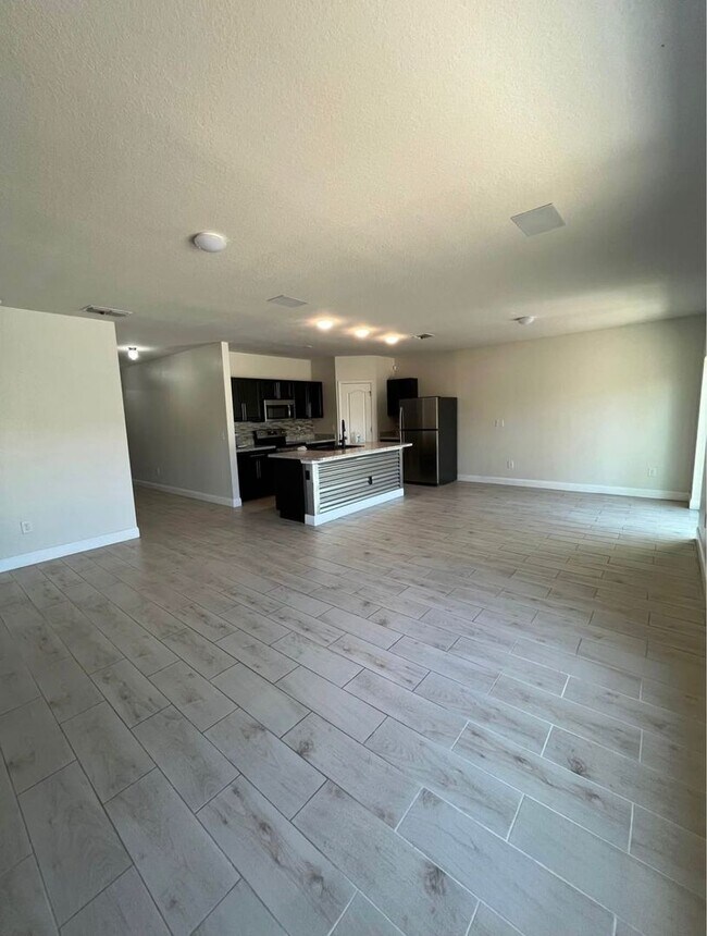 Building Photo - Beautiful 4-Bedroom Home in Sought-After H...