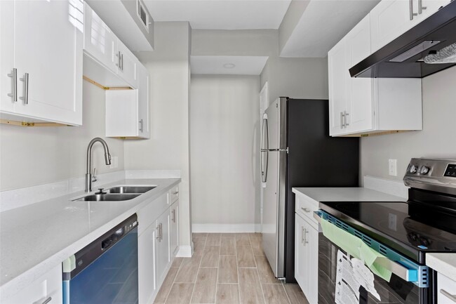 Foto del edificio - 9707 Richmond Ave.