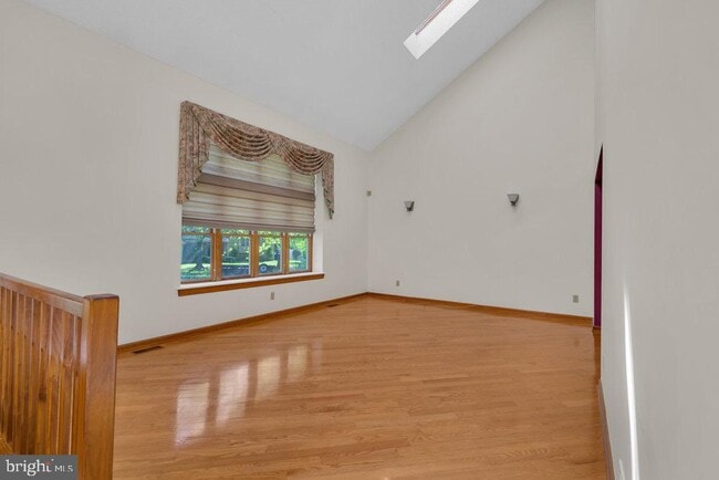 Building Photo - 15 Teddington Way
