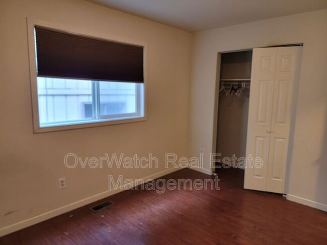Building Photo - 250 Oklahoma St