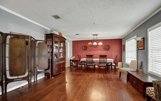 Foto del edificio - 1010 Country Oaks Dr