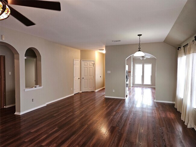 Building Photo - 2427 Colonial Springs Ln