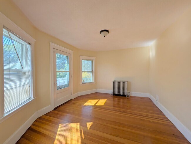 Building Photo - 58 Monument St