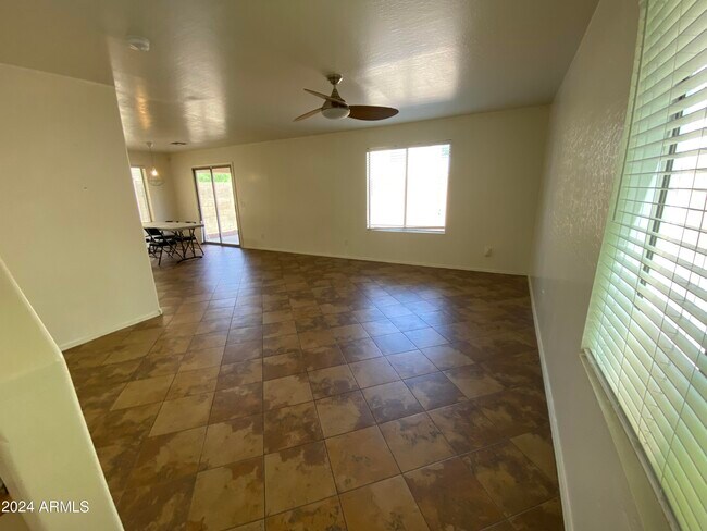 Building Photo - 6724 N 129th Ln