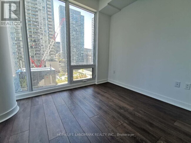 Building Photo - 125 Blue Jays Way