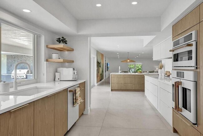 Foto del edificio - 5581 NE 31st Ave