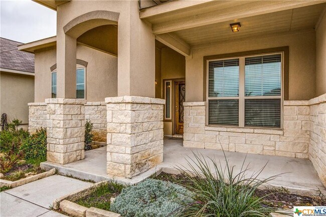 Foto del edificio - 5614 Briar Knoll
