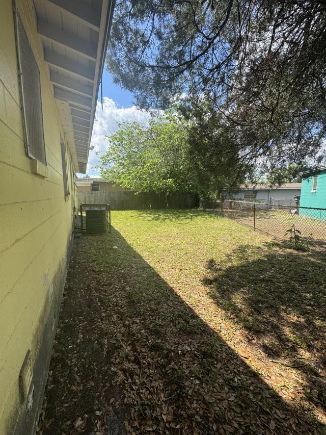 Building Photo - 3 bedroom in Jacksonville FL 32209