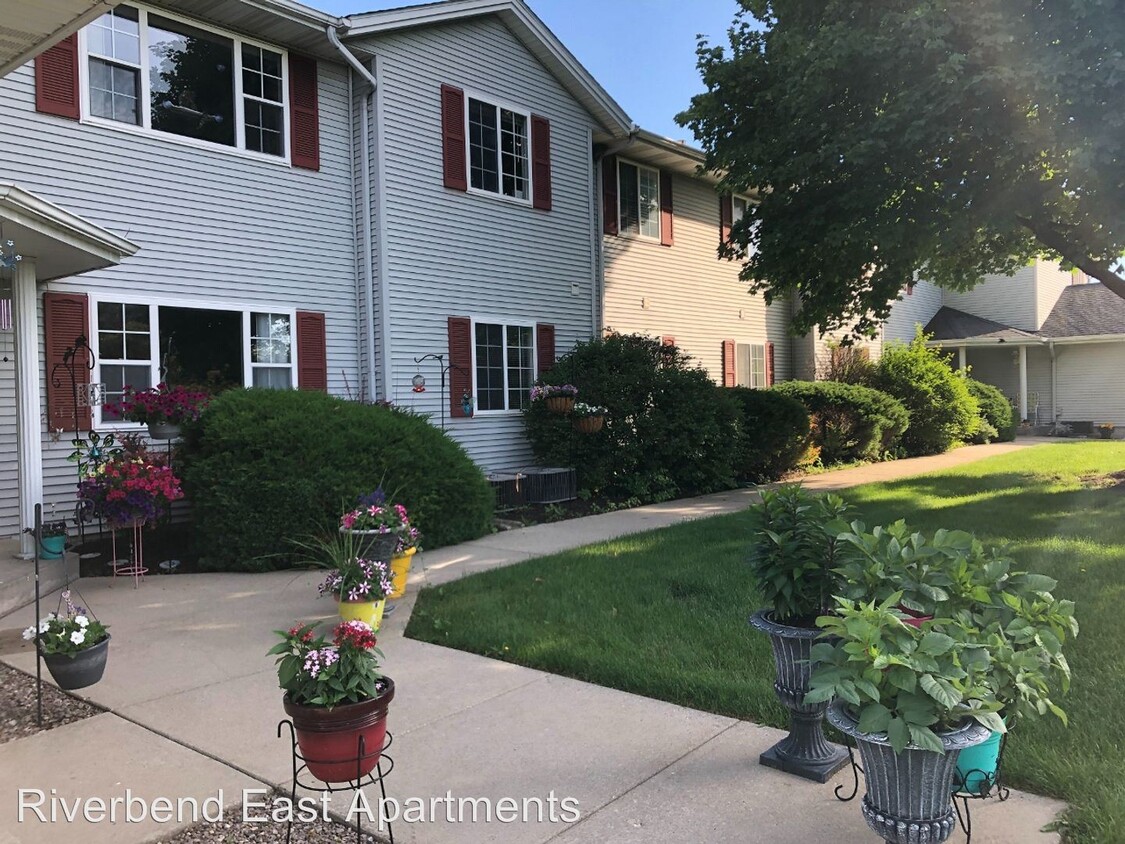 Foto principal - 1046-1046 Riverbend Dr